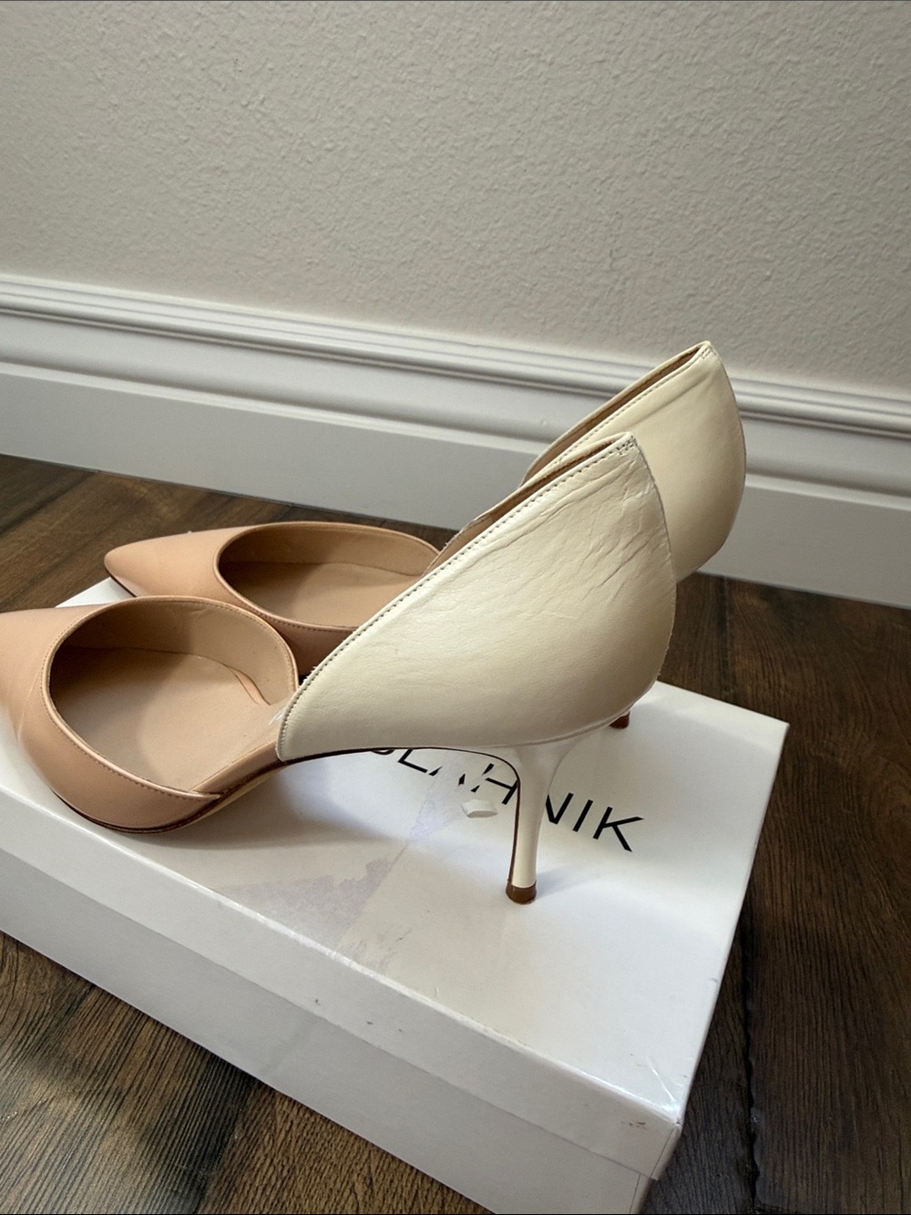 MANOLO BLAHNIK Tayler Bicolor Blush and Cream Pointed D'Orsay Pumps - Picture 6 of 10